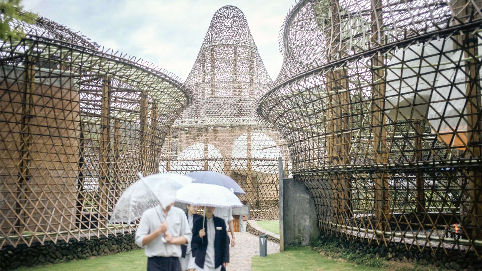 Bamboo hostels, Baoxi, China - Photo by Julien Lanoo